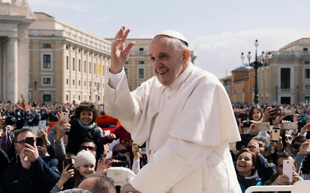 “Vivir el ministerio como servicio, no como poder”: Aportaciones teológicas del Papa Francisco sobre el clericalismo