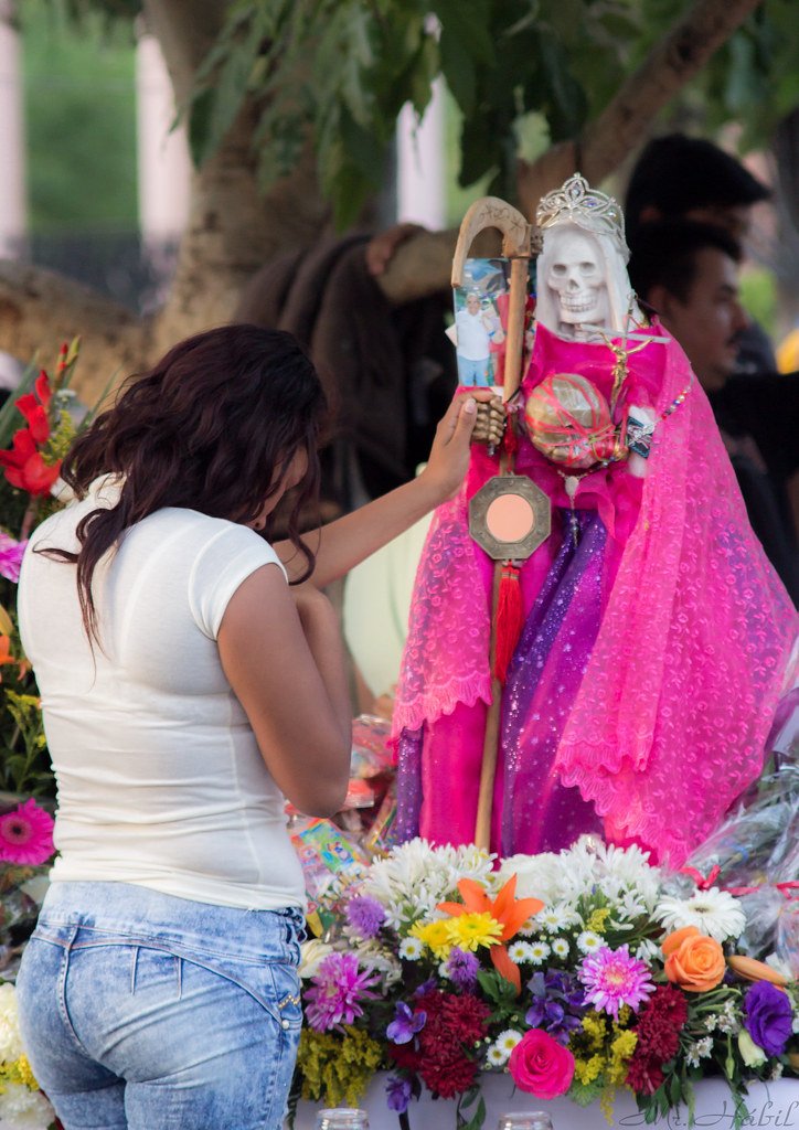 Pretextos para creer en la santa muerte