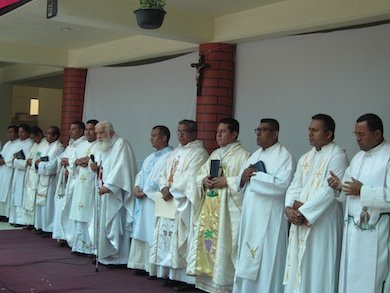 Padres de la Fraternidad Misionera Apóstoles de la Palabra